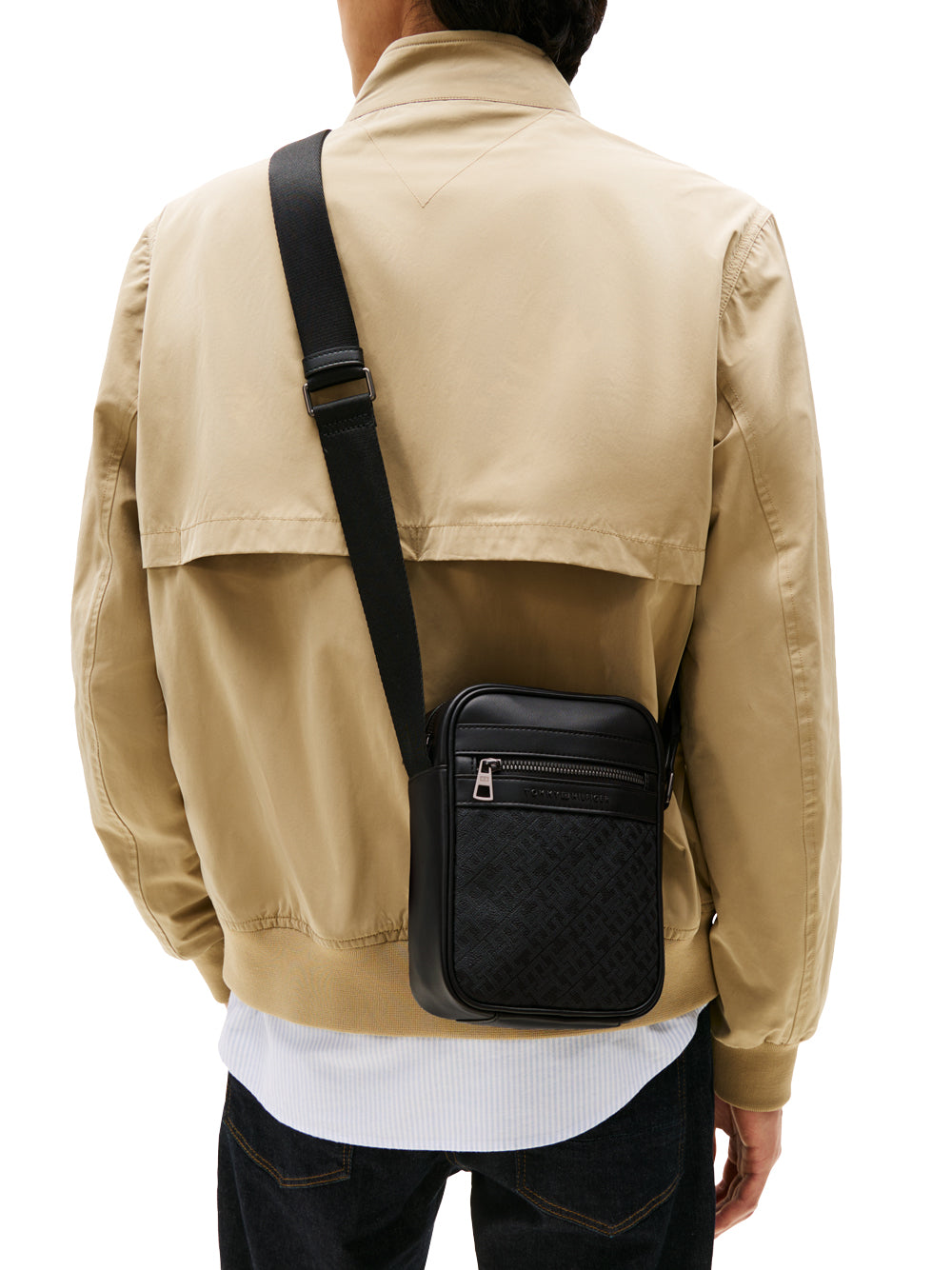 Tommy Hilfiger Borsa a Tracolla Uomo Mod. AM0AM13493 BDS Nero