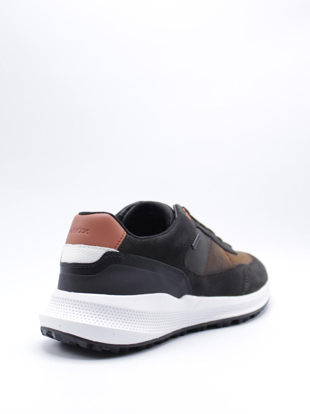 GEOX Sneakers Uomo - modello U36E0A Marrone
