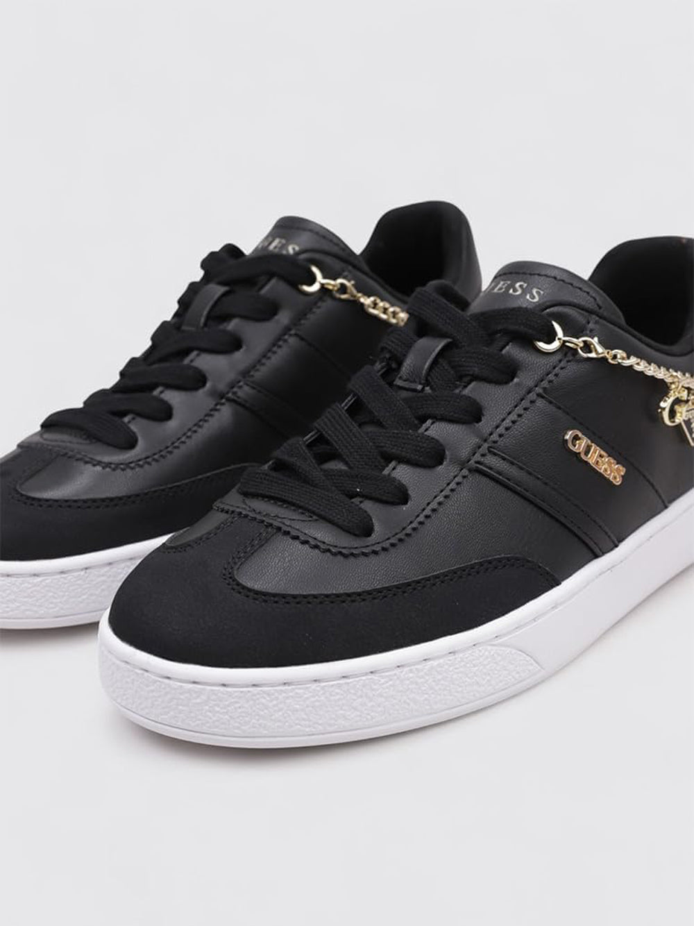 GUESS Sneakers Donna - modello FLTNAOLEA12 Nero