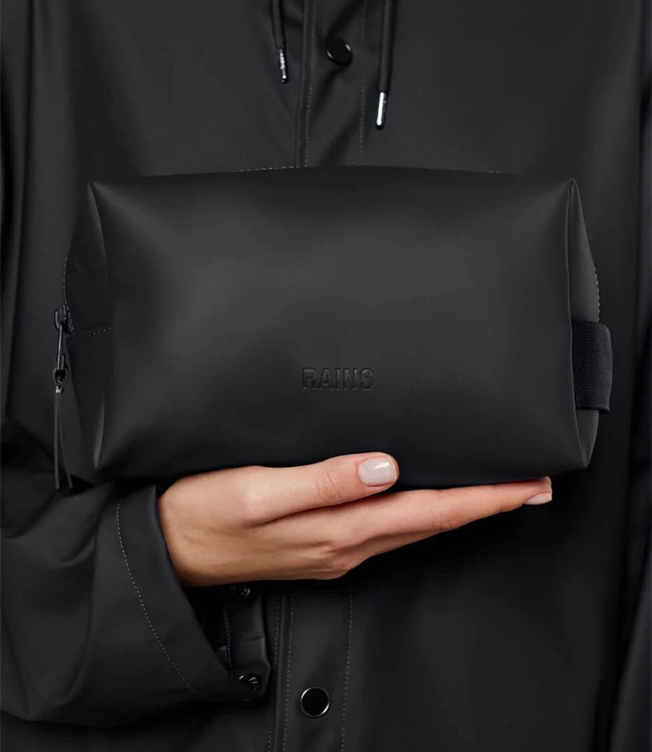 Rains Borsa Pochette Unisex Mod. WASH BAG SMALL 15580 01 Black Nero
